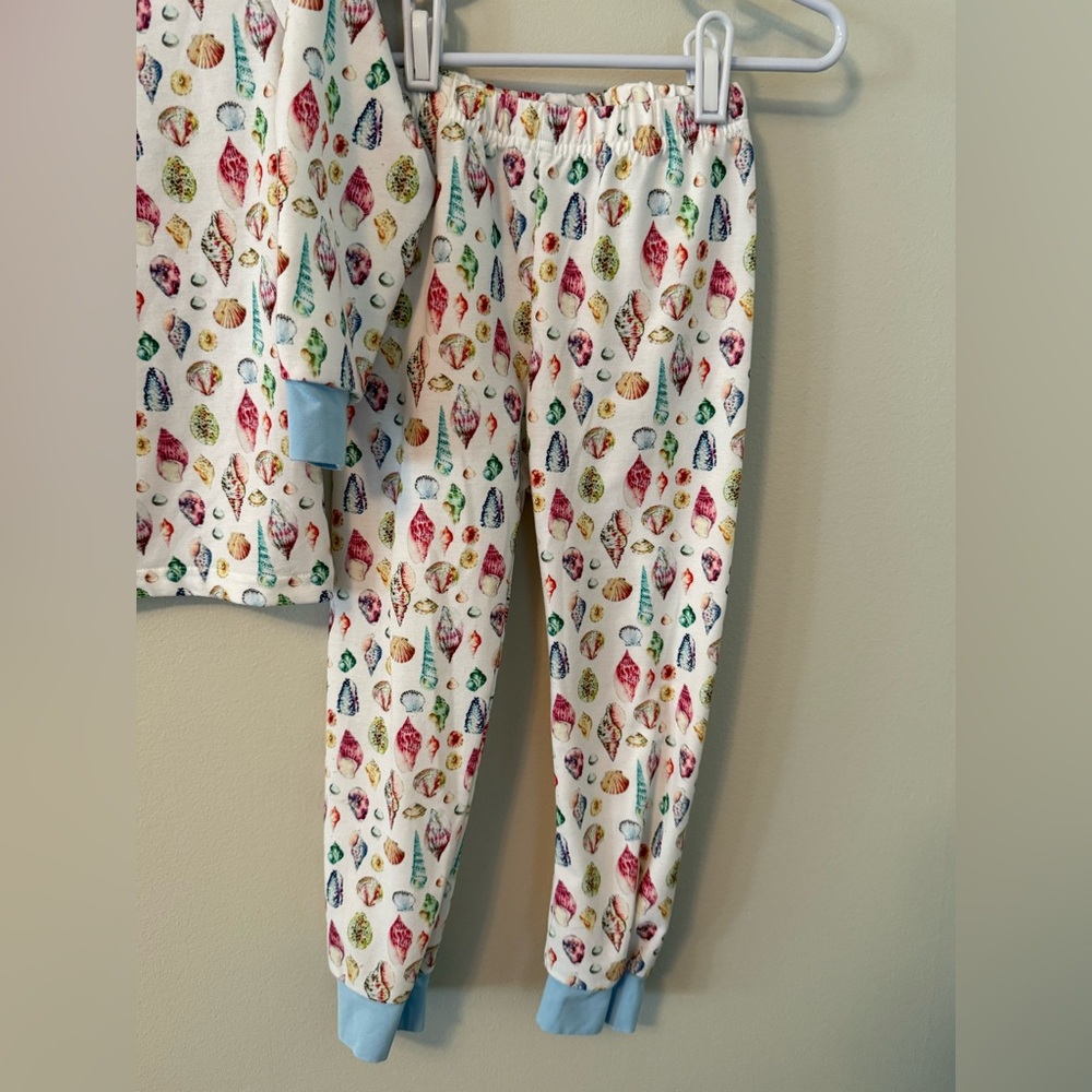 The Trendy Toddler Colorful Seashell Pajamas - Picture 3 of 4